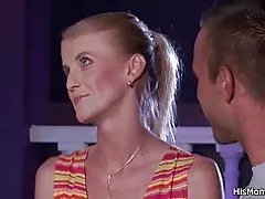 Szőrös punci érett és a tini leszbikus