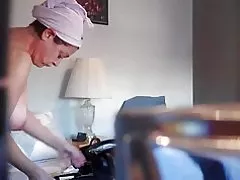 Néni meztelenül rejtett kamera