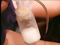 Szexi hosszú hajú latina dupla szivattyúk tejet vele duzzadt mellei